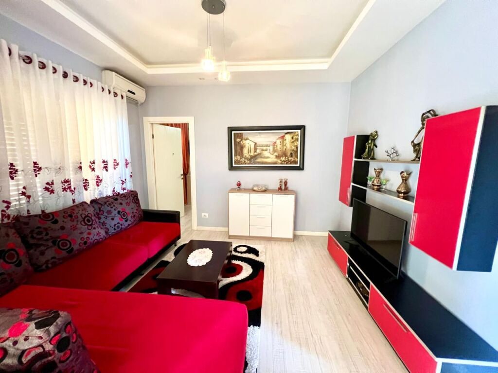 Apartament 1+1 me qera perballe Ekonomikut tek Ana Market