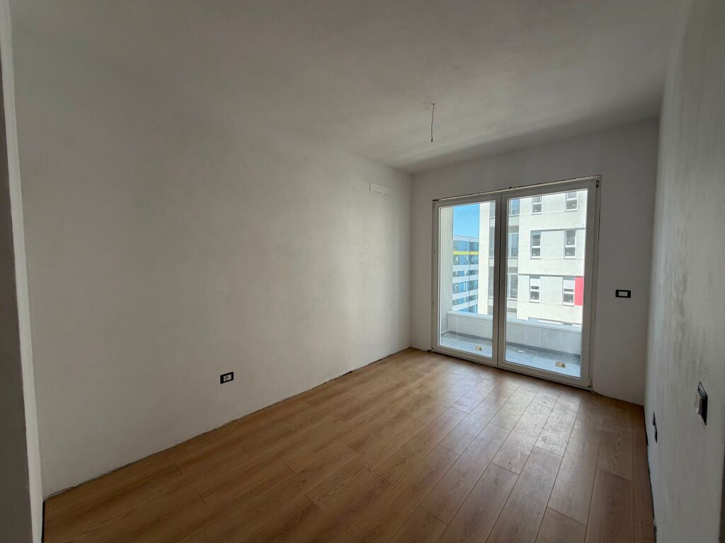 Shitet Apartament 1+1 Univers city