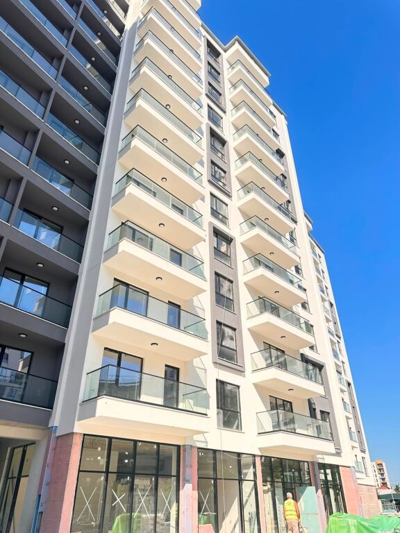 Shitet Apartament 2+1