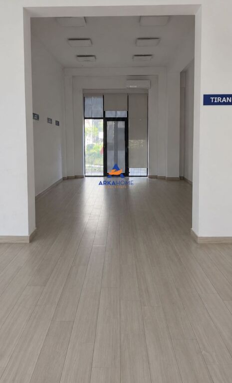 JEPET DYQAN ME QERA BUZE RRUGE 90.7M2 "TE KOMUNA E PARISIT" 1530 EURO