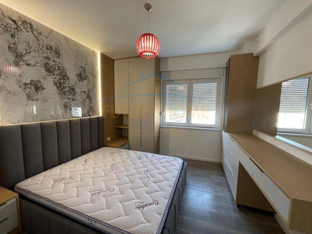 Qera, Apartament 2+1, Ish Parku i Autobuzave, Tirane. 800 €