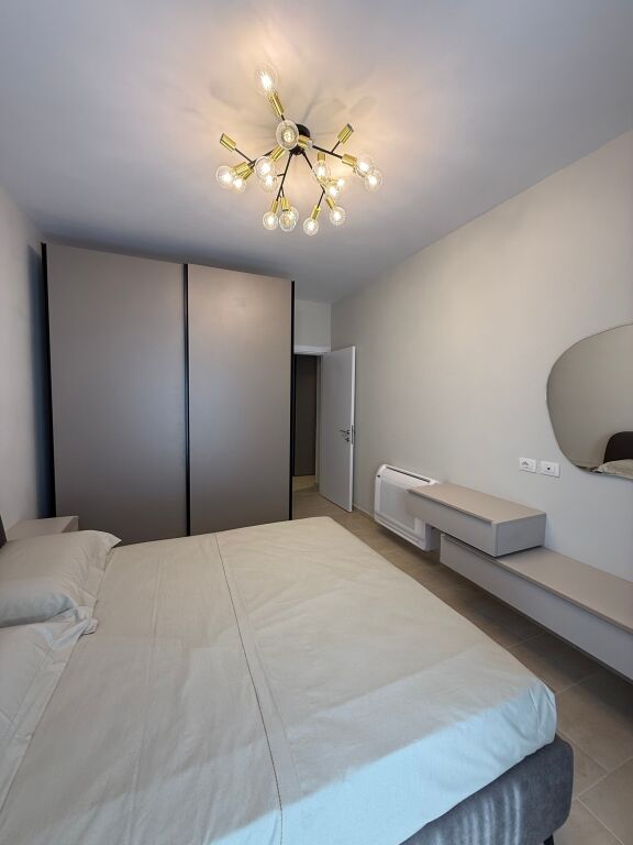 Jepet me qera apartament 3+1 – Univers City