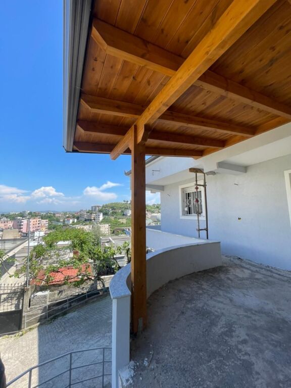 Vilë dy kateshe për Shitje në Durrës, ish fabrika e tullave