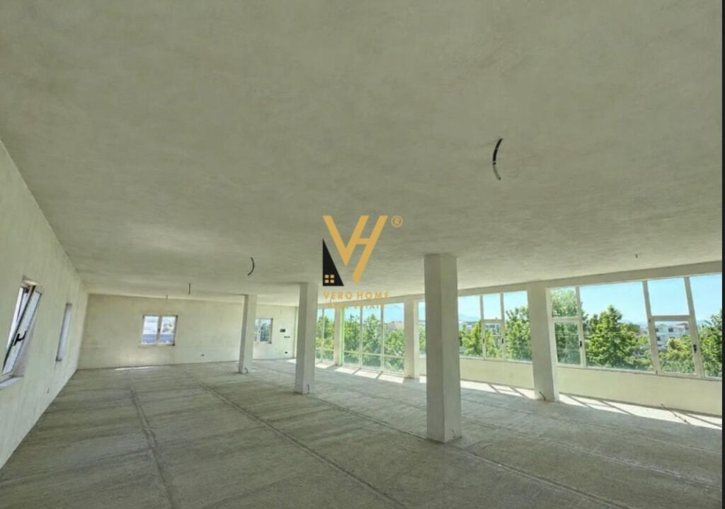 JEPET AMBIENT BIZNESI 150 M2 ME QIRA NE INSTITUT 900 EURO