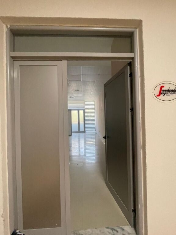 Ambjent biznesi me qira prane pallatit te sportit Durrës