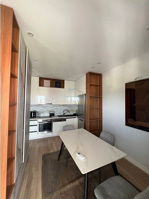 For sale, Apartment 2+1+2+ Storage, Bill Klinton Street, Tirana