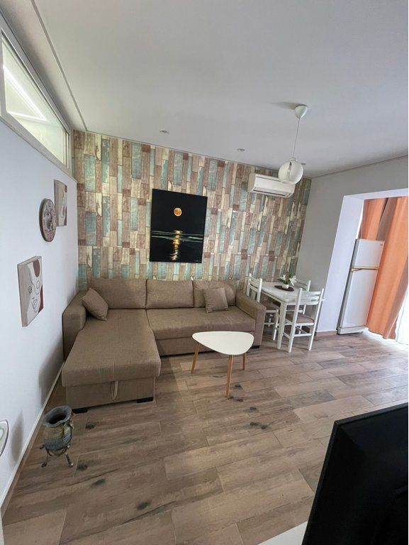 Shitet , Apartament 1+1 , Mine Peza , Tirane