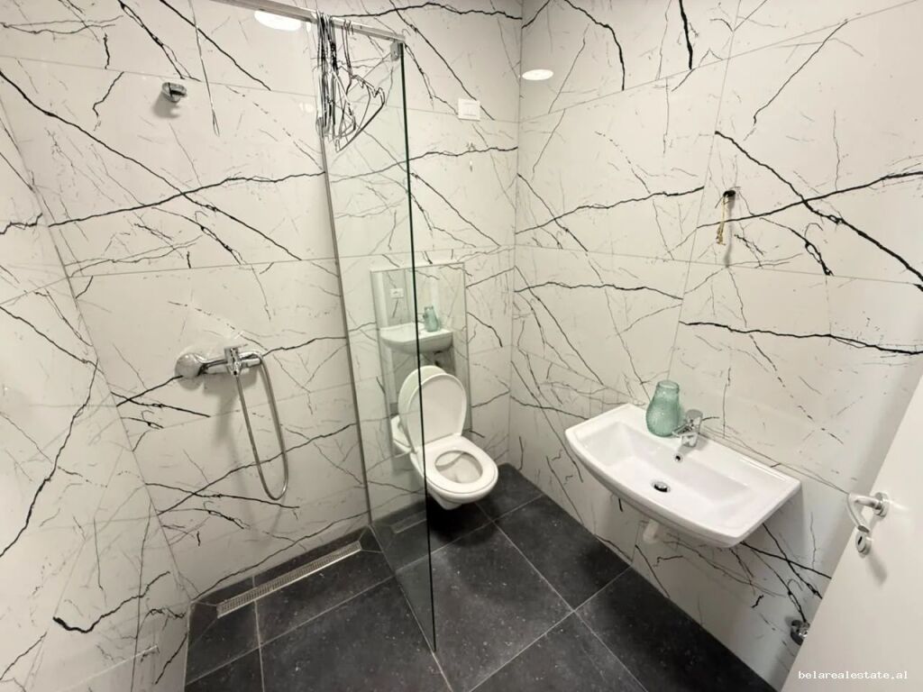 Ufficio In Affitto Presso Lake View Residence (ID BZ2963) Tirane