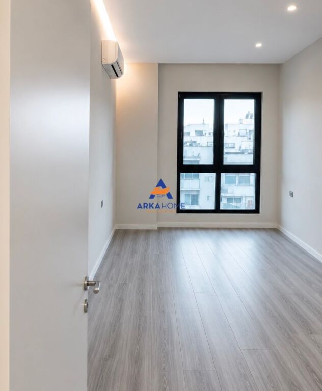 JEPET ZYRE ME QERA 130M2 "KOMPLEKSI SQUARE 21,RRUGA E KAVAJES" 1000 EURO