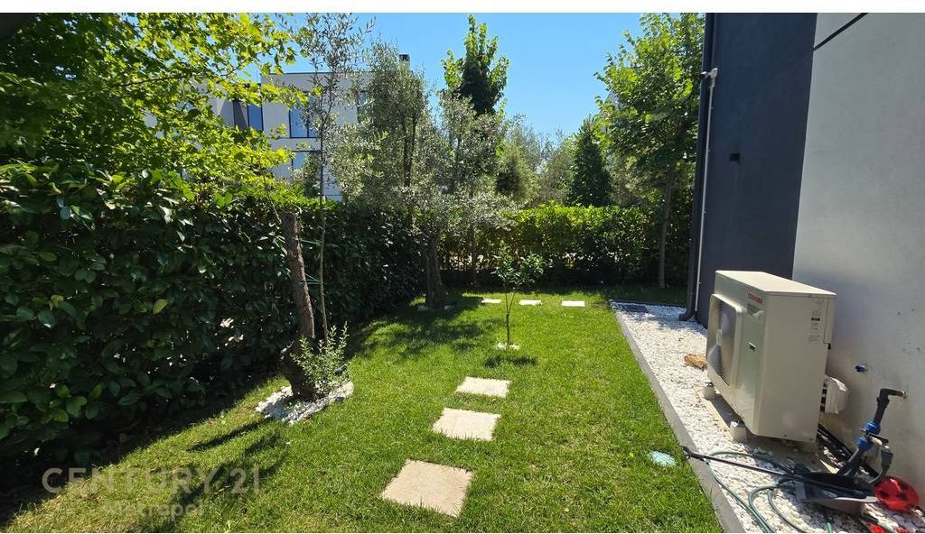 Apartment 2+1+2+yard+ 2 Garages for rent, Forest Residence - Dry Lake!