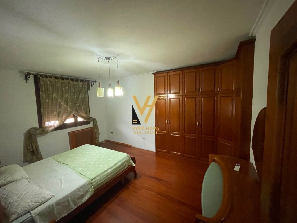 JEPET APARTAMENT 3+1+2+BLK ME QERA TEK KOMUNA E PARISIT 1.100 EURO