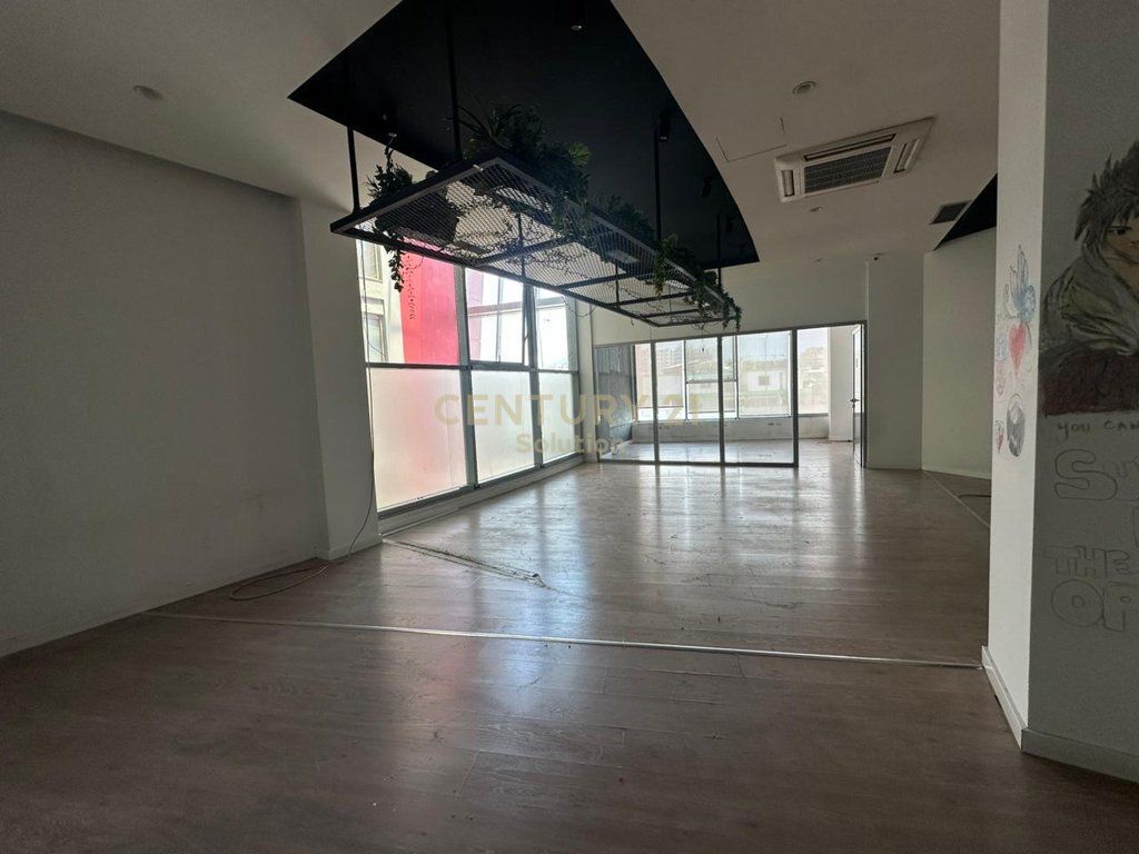 BUSINESS UNIT 324M2 FOR RENT, ASTIR ON MAIN ROAD!