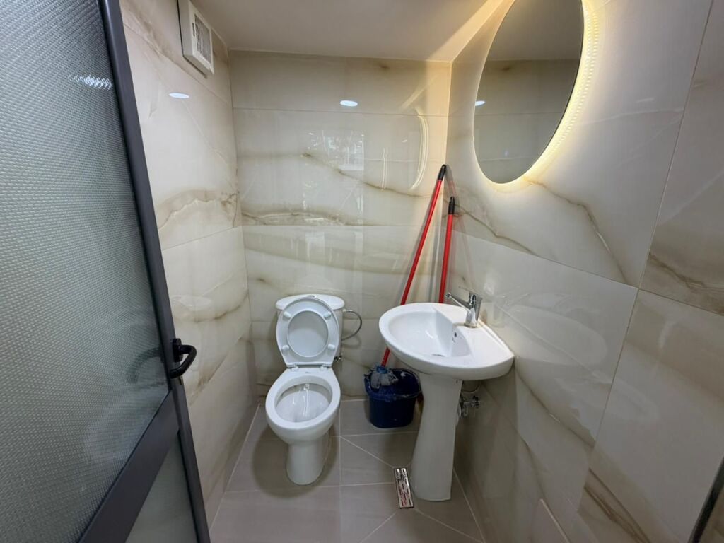 Ambient biznesi per shitje tek Concord Center tek Rruga 5-Maji.