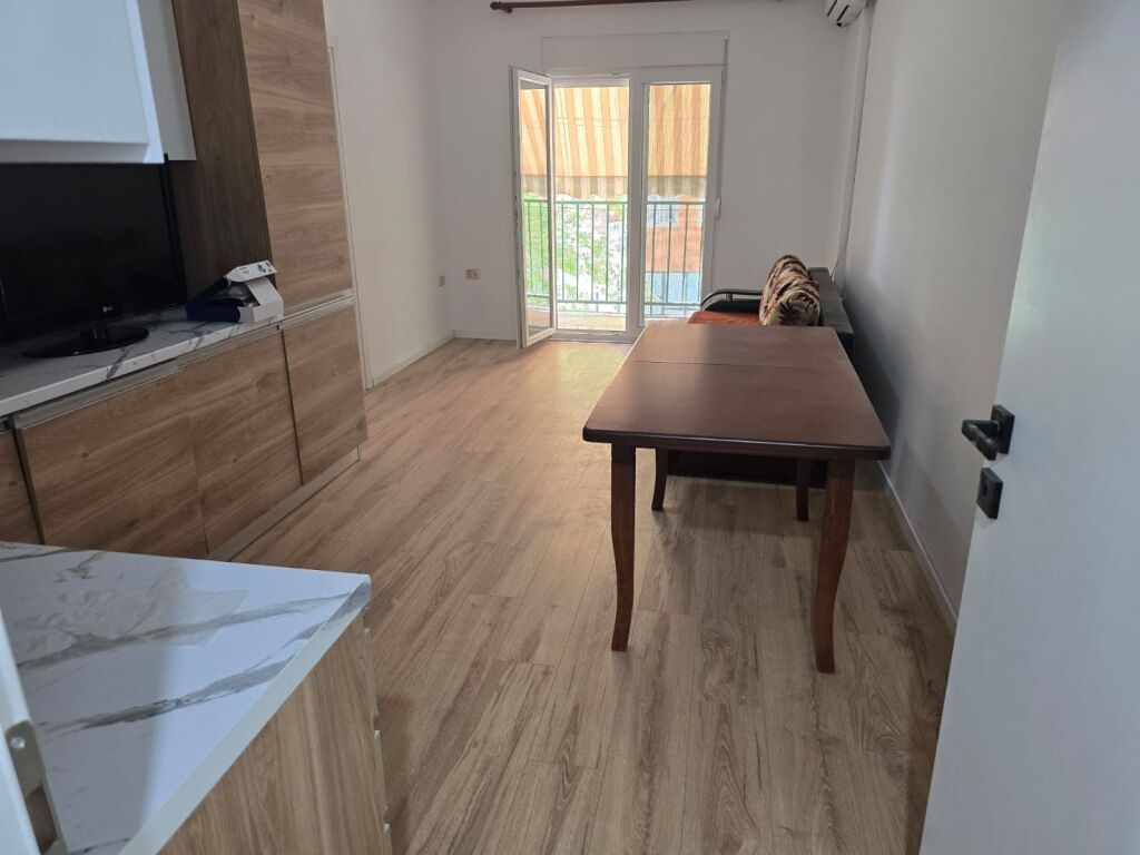 Affittasi appartamento 2+1 a 5 maj / vicino a Concord Center