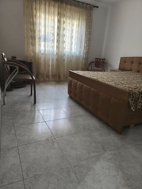 Apartament me qera 1+1- 📍Bulevardi Bajram Curri, prane Pallati me Shigjeta 350 mije leke