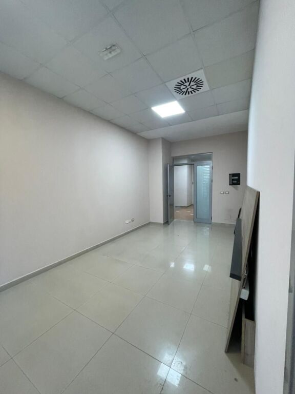 Ambjent biznesi me qira prane pallatit te sportit Durrës