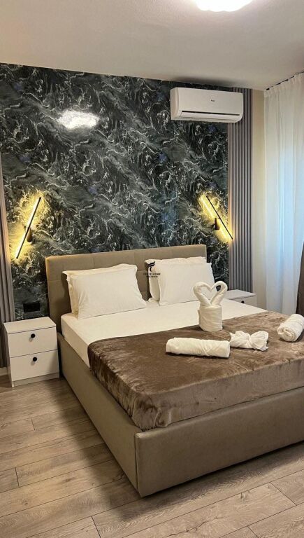 APARTAMENT ME QERA 1+1 PORCELAN 55.000 LEKE FH-80412