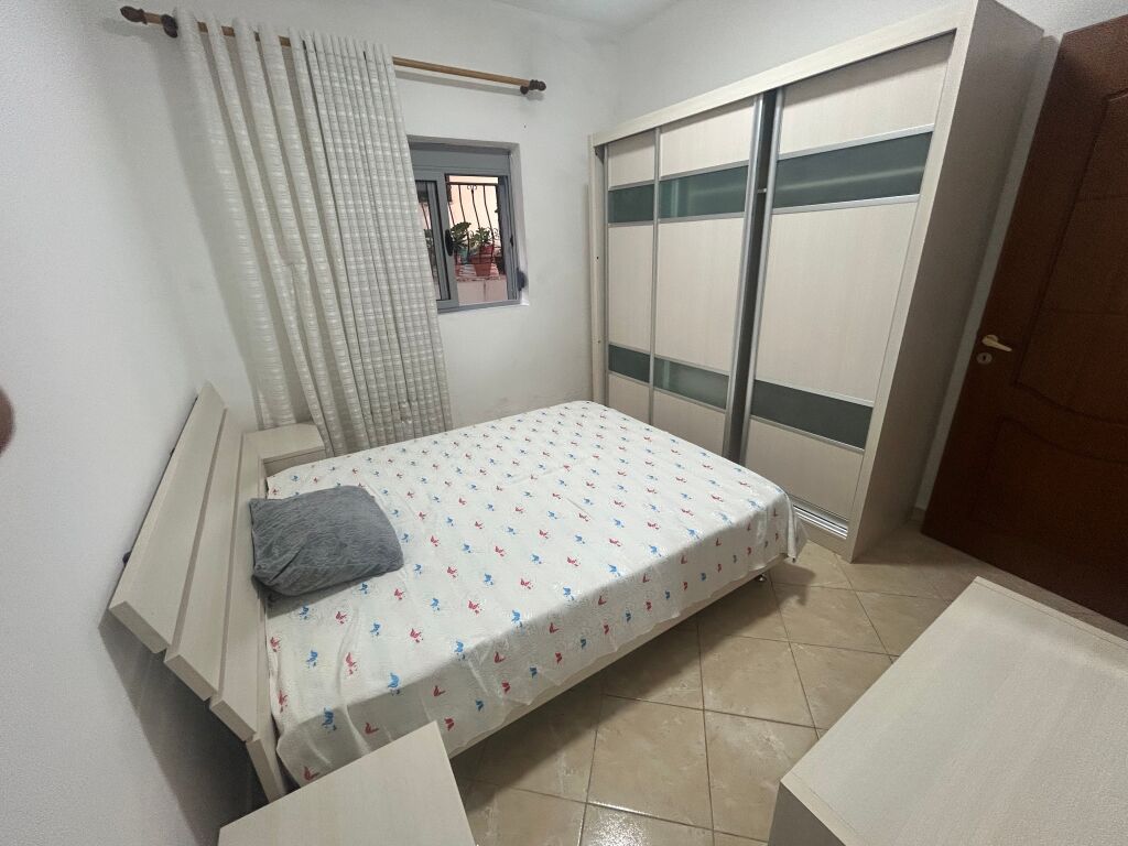 Jepet me qira apartament 1+1 te Kodra e Priftit