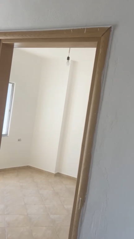 Apartament 3+1 per qera prane Restorant Freskut  !