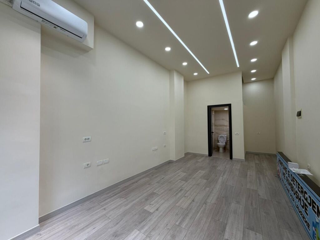 Ambient biznesi per shitje tek Concord Center tek Rruga 5-Maji.