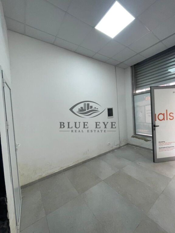 Ambjent Biznesi Me Qira Prane Pallatit te Sporteve, Durrës