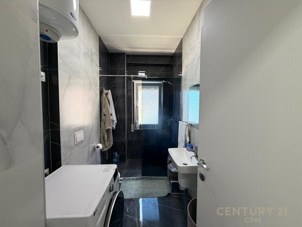 Apartament 1+1 me qira prane 9 katesheve