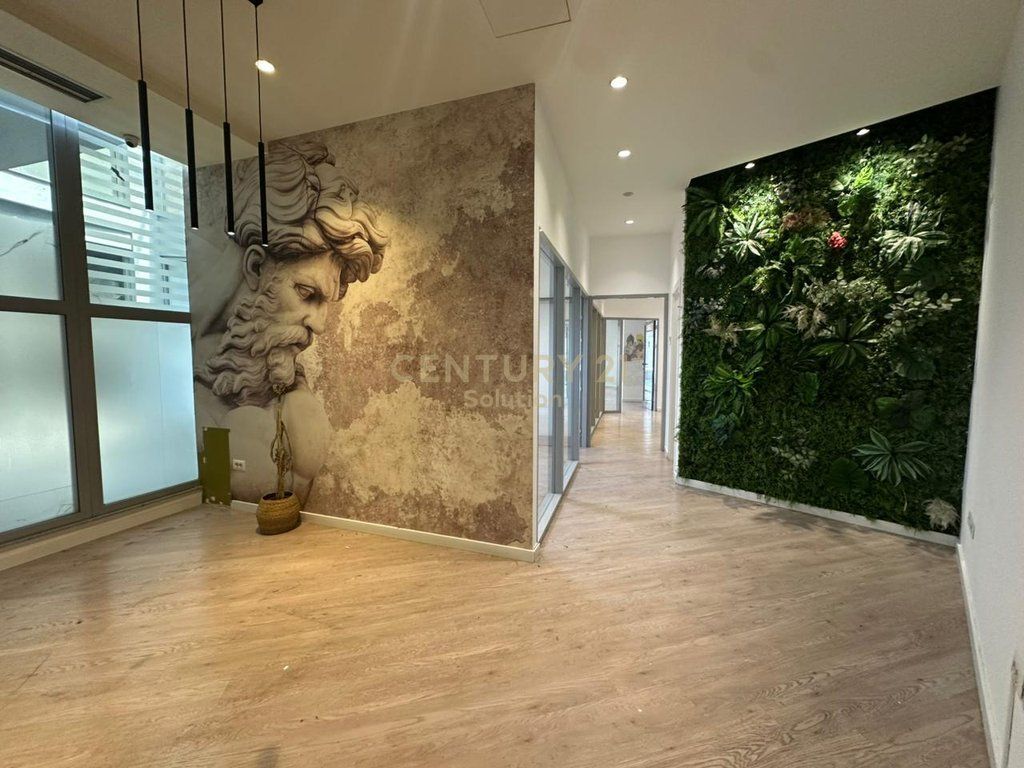 BUSINESS UNIT 324M2 FOR RENT, ASTIR ON MAIN ROAD!