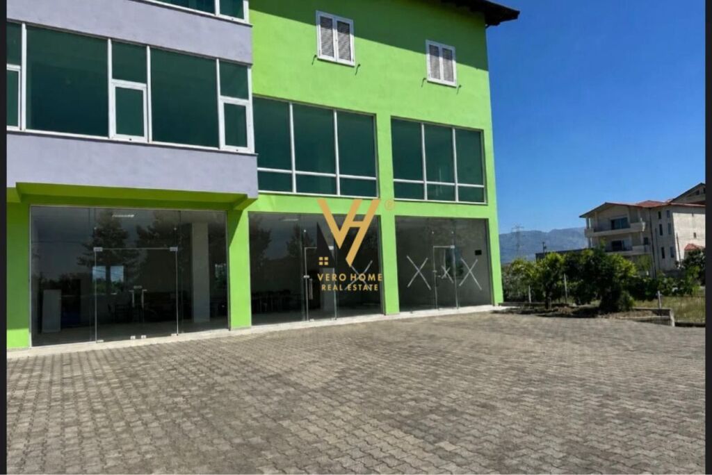 JEPET AMBIENT BIZNESI 150 M2 ME QIRA NE INSTITUT 900 EURO