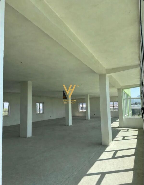 JEPET AMBIENT BIZNESI 150 M2 ME QIRA NE INSTITUT 900 EURO