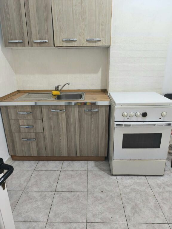 Apartament me qera 1+1- 📍Bulevardi Bajram Curri, prane Pallati me Shigjeta 350 mije leke