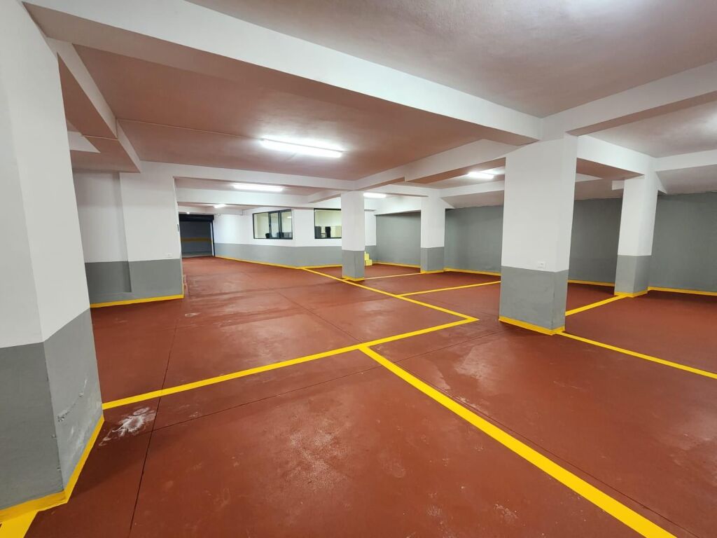 Shitet, Ambient Parkimi , Rruga e Durresit, Tirane . Empire70749