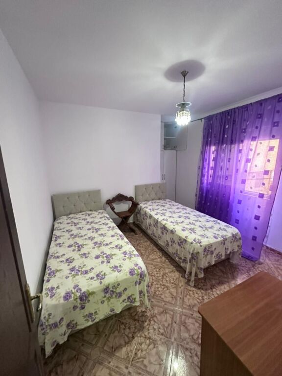 JEPET ME QERA APARTAMENT 2+1, PRANE GJYKATES, DURRES.