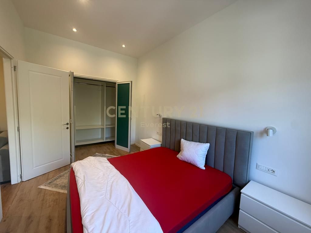 RRUGA E DURRESIT, APARTAMENT 2+1 PER QIRA !