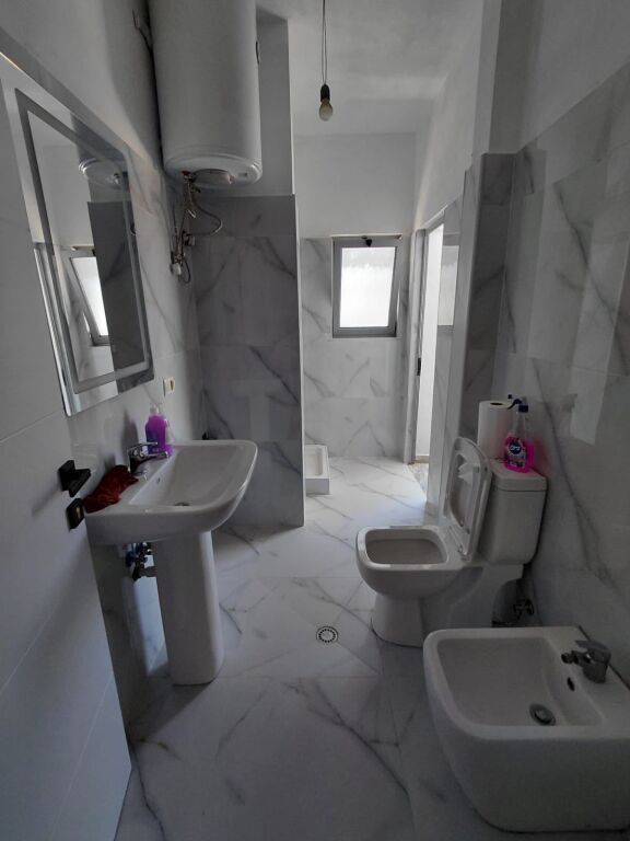 🏡 Apartament 2+1 me Qira në Golem