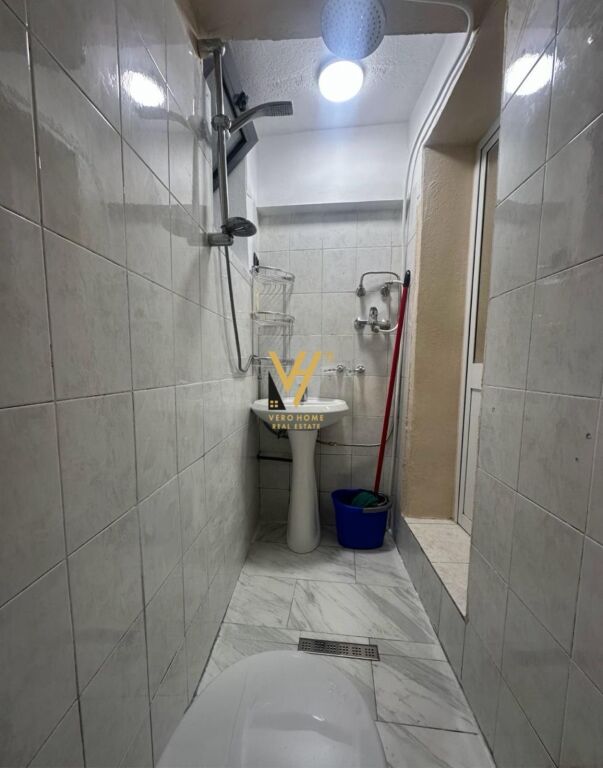 JEPET APARTAMENT 1+1+BLK ME QIRA TE PAZARI I RI 40.000 LEKE