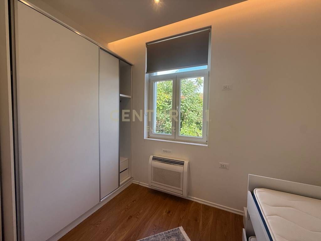 RRUGA E DURRESIT, APARTAMENT 2+1 PER QIRA !