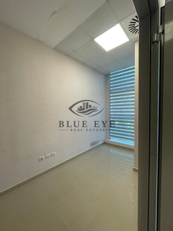 Ambjent biznesi me qira prane pallatit te sportit Durrës