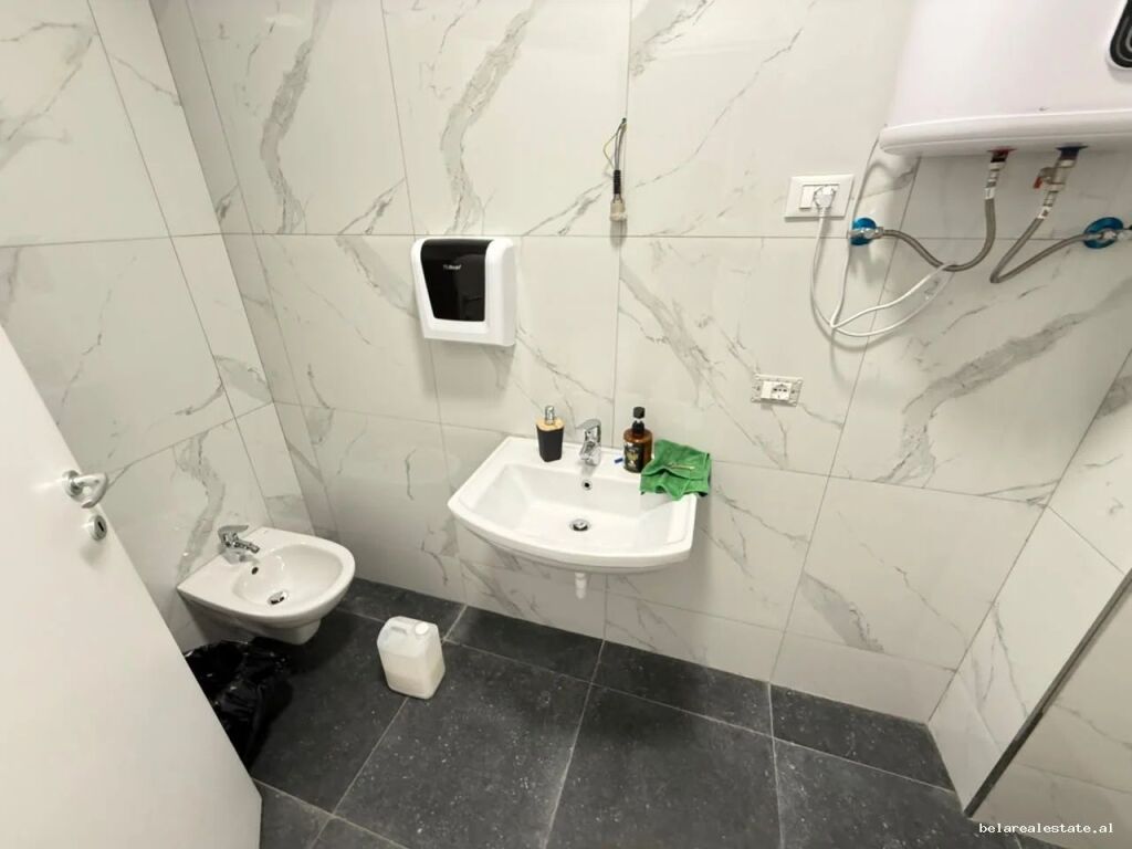 Ufficio In Affitto Presso Lake View Residence (ID BZ2963) Tirane