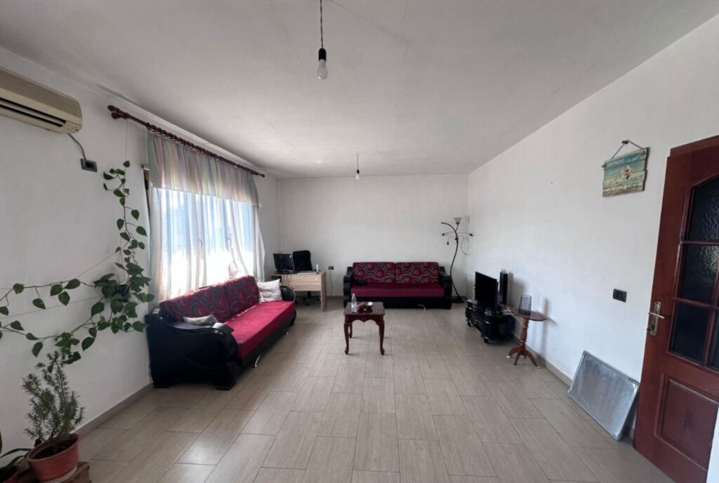 Affittasi Appartamento 1+1 nella zona di Zogu te Zi, via Hysni Gerbolli vicino a Kryqi i Kuq 420 mila lek vecchi