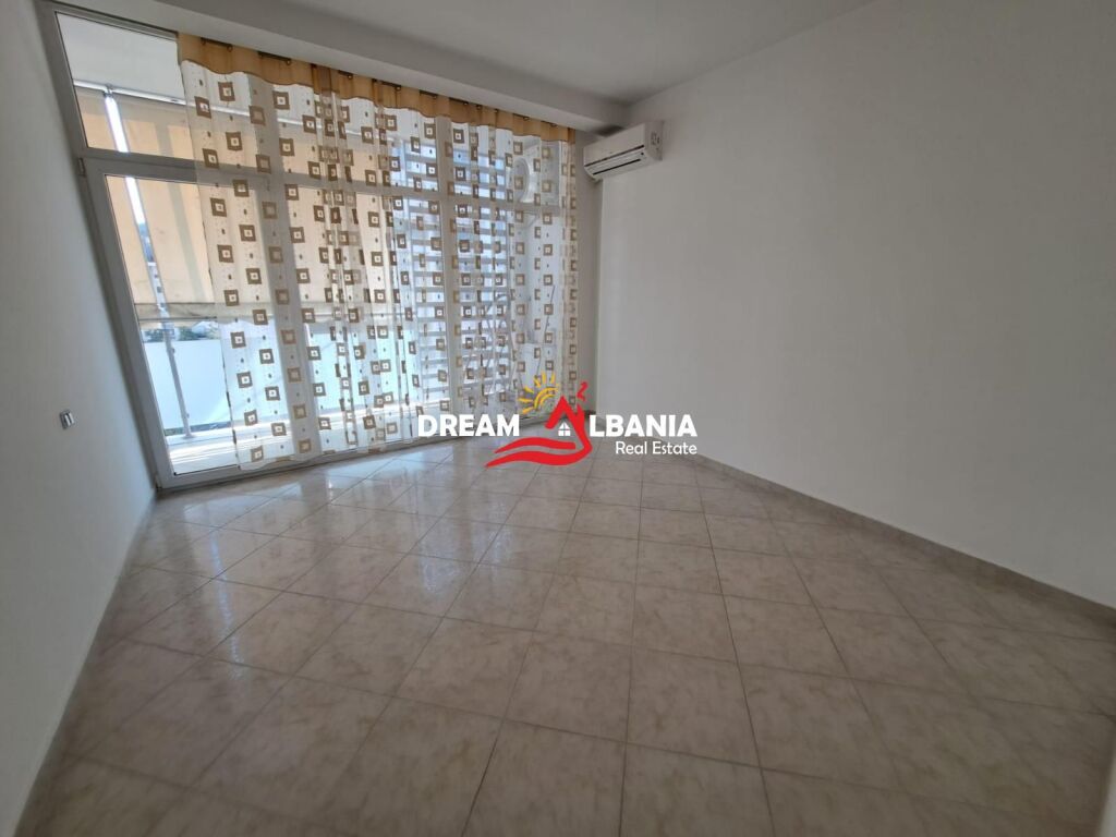 Appartamento in vendita 2+1+2WC, Comune di Parigi, Complesso KIKA 2 (ID 51210002)