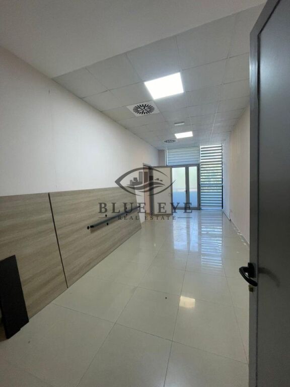 Ambjent biznesi me qira prane pallatit te sportit Durrës