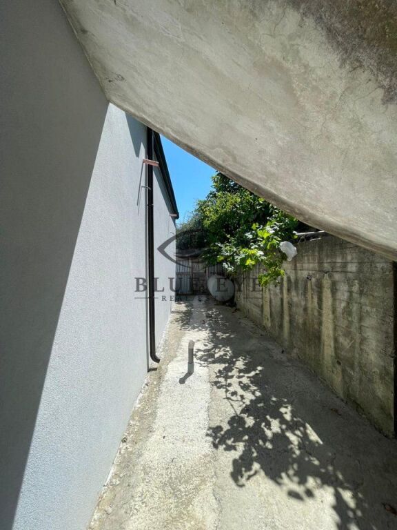 Vilë dy kateshe për Shitje në Durrës, ish fabrika e tullave