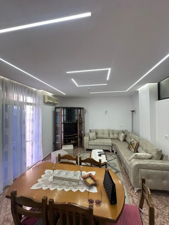 JEPET ME QERA APARTAMENT 2+1, PRANE GJYKATES, DURRES.