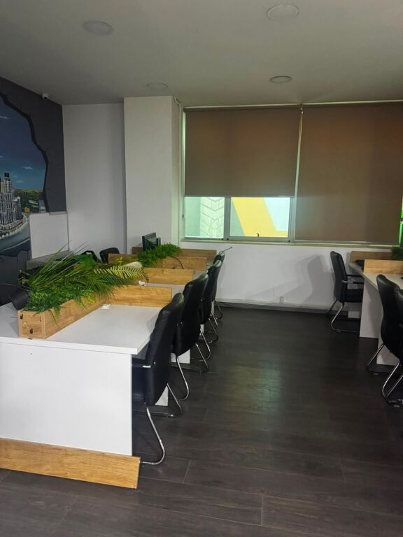 🏢 Shitet Ambient Biznesi tek Globi ne Rrugen e Kavajes, 600 mije euro