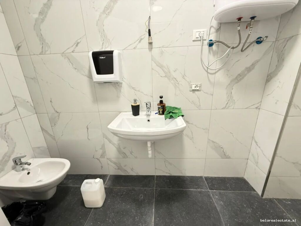 Ufficio In Affitto Presso Lake View Residence (ID BZ2963) Tirane