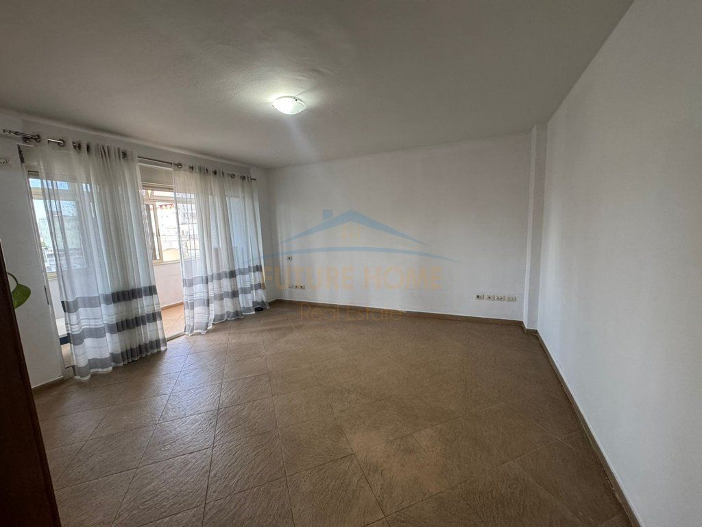 Qera, Ambient Biznesi , Sheshi Avni Rustemi, Tirane. Empire69968