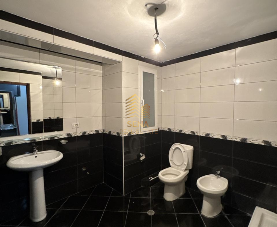 Qira, Hyrje Private, 2+1+blk,Porcelan, 50.000 Leke/Muaj