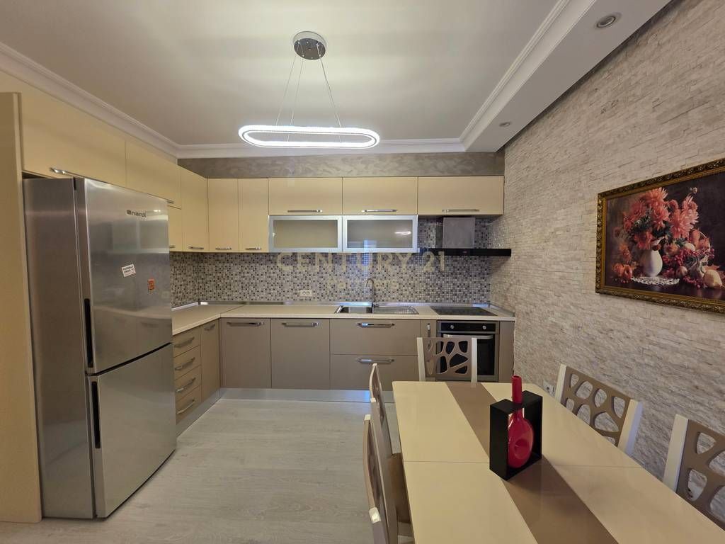 Apartament 3+1+2 Me Qira në Porcelan,prane Universitetit Europian 650 € /Muaj