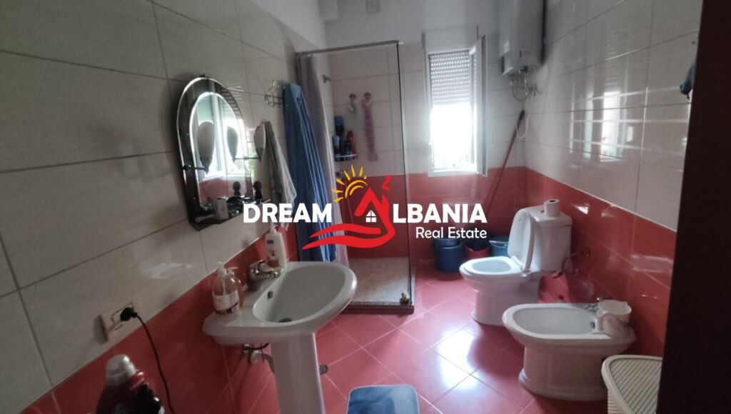 Shitet kat vile ne zonen e Ali Demit prane Rruges Myslym Lela (ID 4151222)