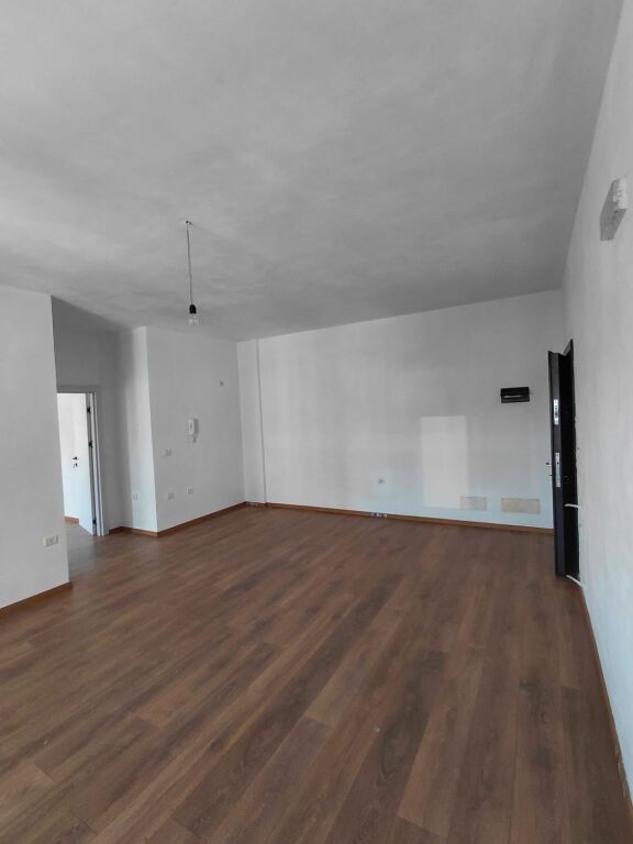 🏡 Apartament 2+1 me Qira në Golem